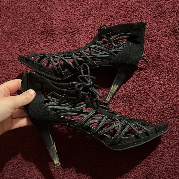 black heels - Picture 4 of 4